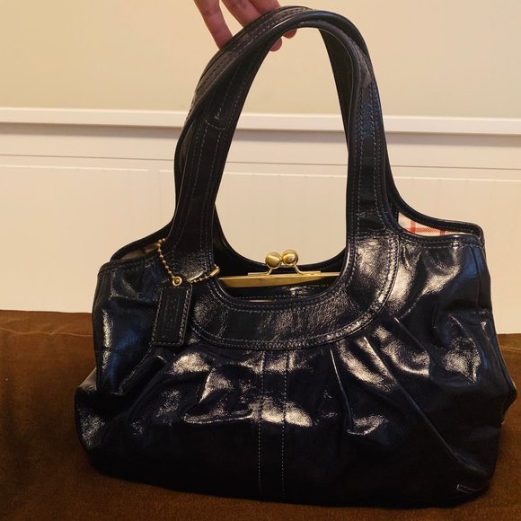 AUTHENTIC COACH ERGO NAVY BLUE PATENT LEATHER PLEATED FRAME BAG - Picture 2 of 6